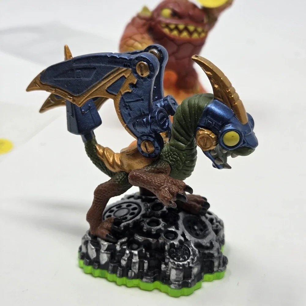Lot 10 Skylanders Spyros Trigger Happy Eruptor Drobot Cynder Ice Cave + Extras